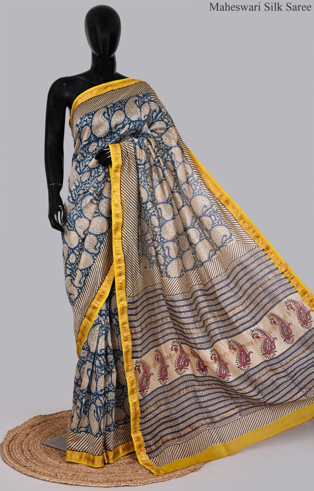 Elegant Indigo Blue and Cream Maheswari Silk Saree with Paisley Pallu