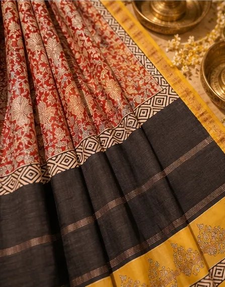 Elegant Brick Red Maheswari Silk Saree with Contrast Charcoal Pallu view 5