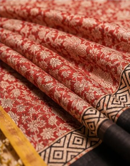 Elegant Brick Red Maheswari Silk Saree with Contrast Charcoal Pallu view 7