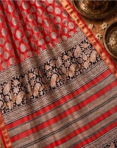Regal Red Maheswari Silk Saree with Ornate Paisley Pallu view 5